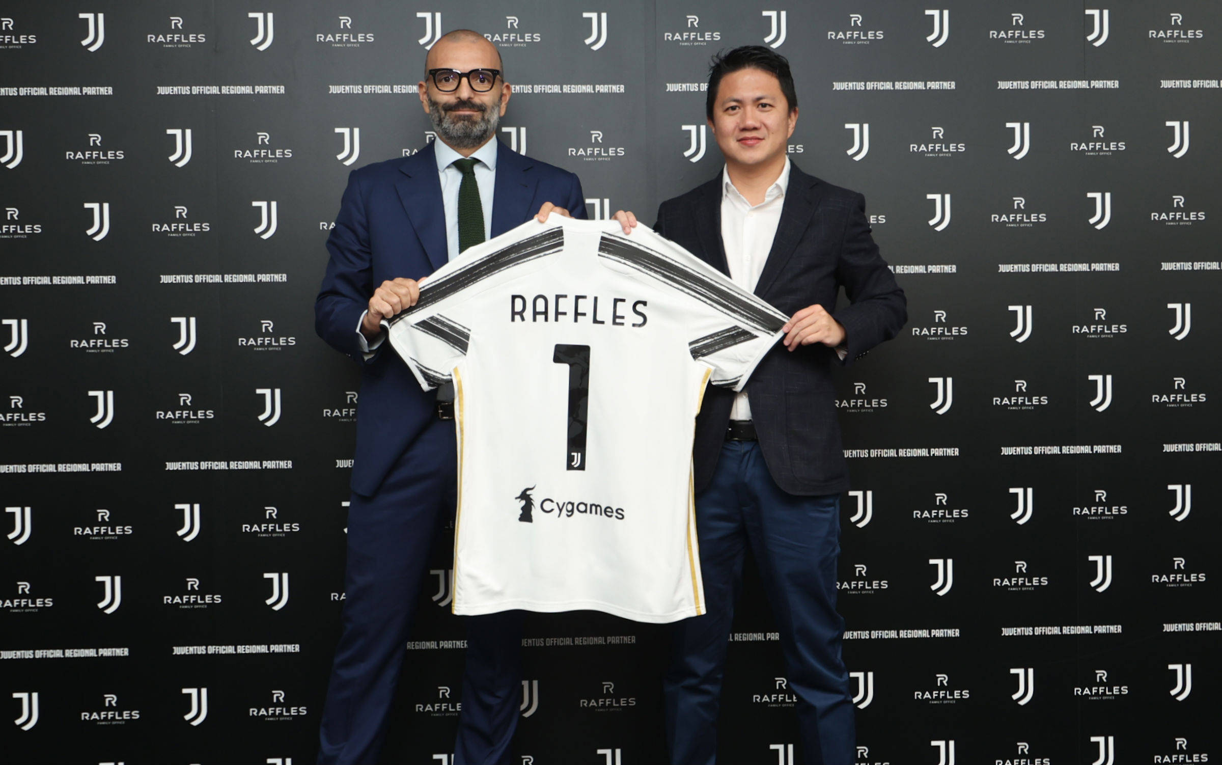 国脚赛后晒训练照，状态回暖