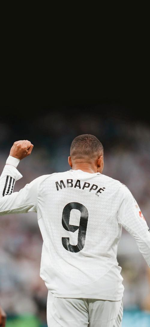 曼联狂丢21球暴露防守隐患，明夏抢免费英超铁卫！阿莫林欲签嫡系