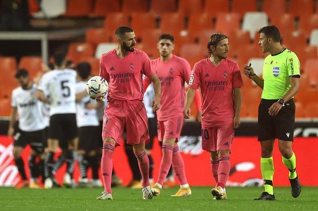 传记作者：亚马尔早期对莱万很不满，后来明白对方是想帮自己